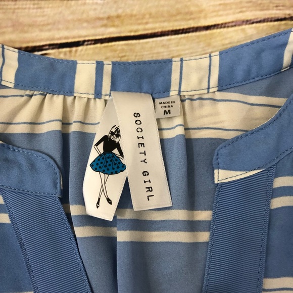 Size M top - Picture 4 of 4